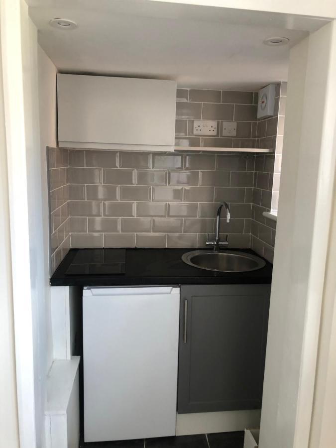 Lovely Modern Decorated 1 Bed Studio Newport  Bagian luar foto