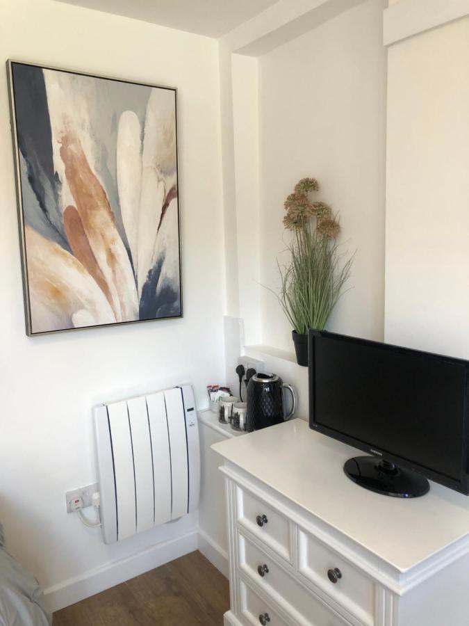 Lovely Modern Decorated 1 Bed Studio Newport  Bagian luar foto